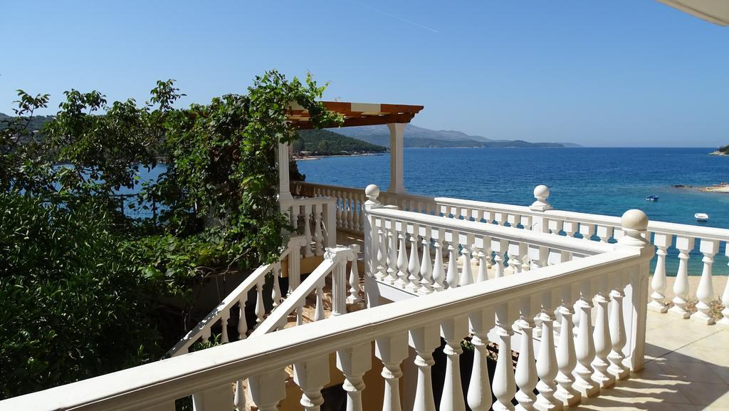 Petro'S Apartments Ksamil Exterior foto